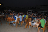 بالصور: اللجنة الشعبية تنظم افطاراً جماعياً في قرية دهمش 